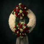 corona-mod-02---flores-de-despedida_flores_funerarias_coronas_condolencias_tanatorio_velez_malaga_nerja_torrox_parcemasa_axarquia_01