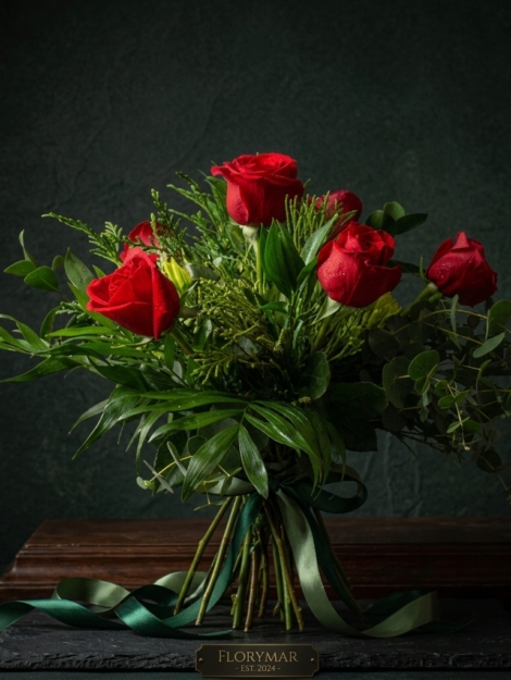 bouquet-6-rosas-rojas_floristeria_velez_malaga_flores_y_plantas_online_envio_a_la_axarquia_ramos_de_flores_a_domicilio_01