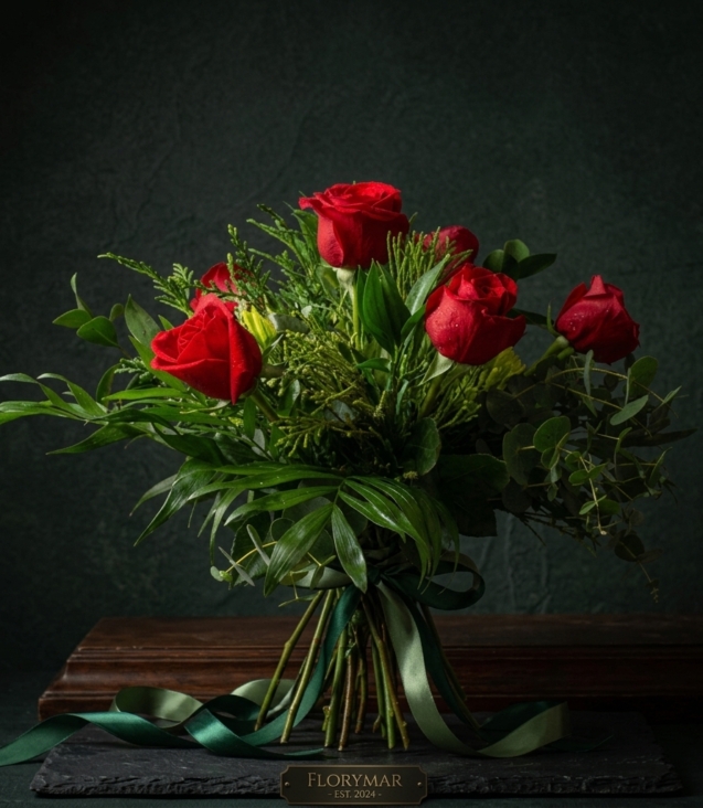 bouquet-6-rosas-rojas_floristeria_velez_malaga_flores_y_plantas_online_envio_a_la_axarquia_ramos_de_flores_a_domicilio_01