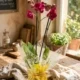 orquídea-burdeos-cubremaceta-de-cerámica_floristeria_velez_malaga_flores_y_plantas_online_envio_a_la_axarquia_ramos_de_flores_a_domicilio_02