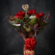 ramo-de-12-rosas-rojas-en-caja-pick-love_floristeria_velez_malaga_flores_y_plantas_online_envio_a_la_axarquia_ramos_de_flores_a_domicilio_01