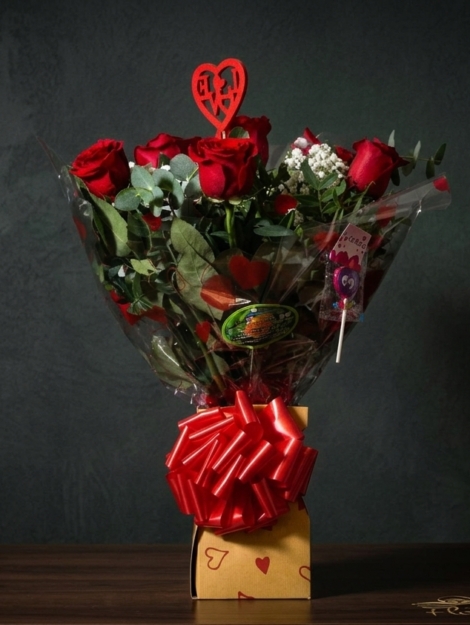 ramo-de-6-rosas-rojas-en-caja-pick-love_floristeria_velez_malaga_flores_y_plantas_online_envio_a_la_axarquia_ramos_de_flores_a_domicilio_01