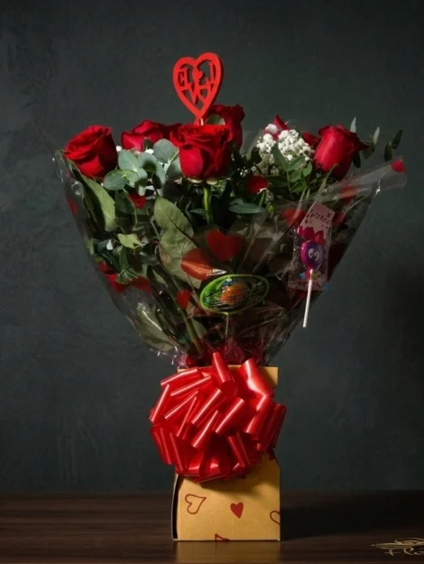 ramo-de-6-rosas-rojas-en-caja-pick-love_floristeria_velez_malaga_flores_y_plantas_online_envio_a_la_axarquia_ramos_de_flores_a_domicilio_01