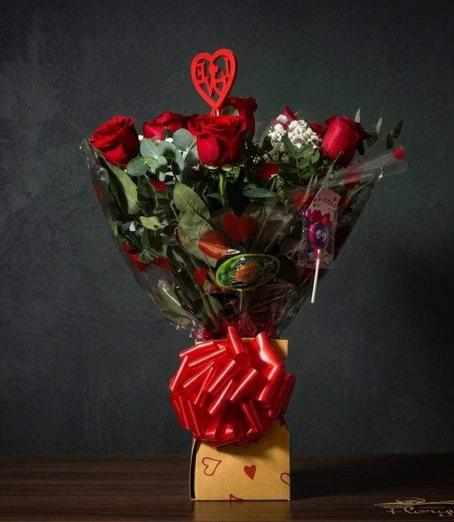 ramo-de-6-rosas-rojas-en-caja-pick-love_floristeria_velez_malaga_flores_y_plantas_online_envio_a_la_axarquia_ramos_de_flores_a_domicilio_01