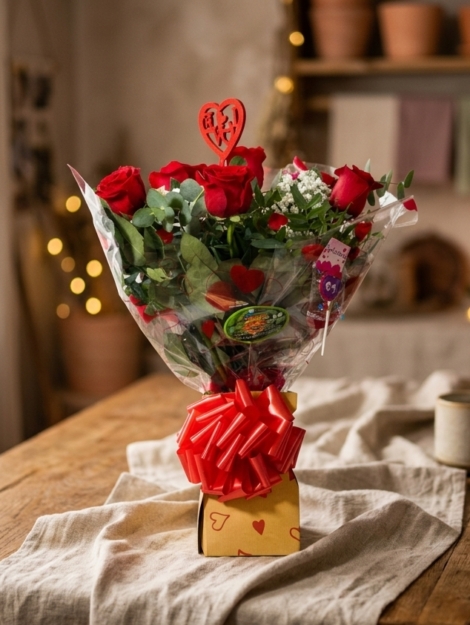 ramo-de-6-rosas-rojas-en-caja-pick-love_floristeria_velez_malaga_flores_y_plantas_online_envio_a_la_axarquia_ramos_de_flores_a_domicilio_02