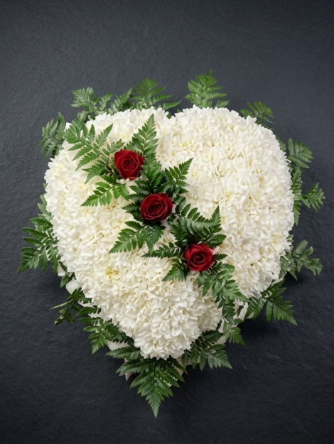 corazón-modelo-2_flores_funerarias_coronas_condolencias_tanatorio_velez_malaga_nerja_torrox_parcemasa_axarquia_01