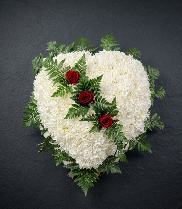corazón-modelo-2_flores_funerarias_coronas_condolencias_tanatorio_velez_malaga_nerja_torrox_parcemasa_axarquia_01